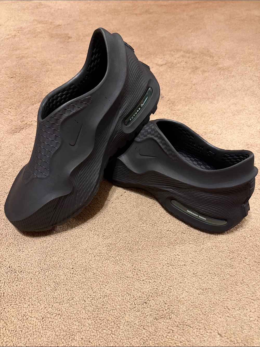 Nike Men's All-Black Slip-On Athletic Clog with Air Cushion